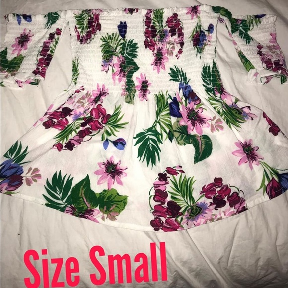 Women’s Tops - Picture 2 of 8